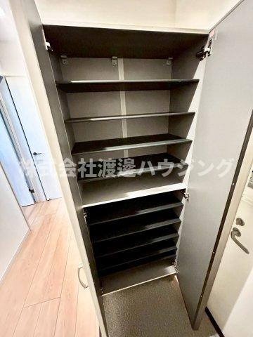 メゾン・シュシュ江坂の収納|天井高シューズBOX