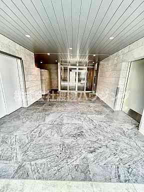 ライブガーデン江坂Ⅷのエントランス