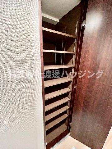 グランシス江坂の収納|天井高シューズBOX