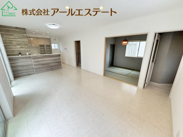 高砂市梅井2丁目　　山陽電鉄「山陽曽根駅」徒歩10分の居間・リビング