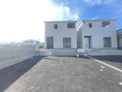 【外観】 | うるま市石川東山本町　第5（全2棟）ラスト1号棟 | 1号棟　並列駐車2台可♪