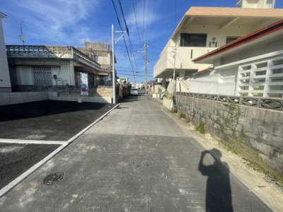 【前面道路含む現地写真】 | うるま市石川東山本町　第5（全2棟）ラスト1号棟 | ※南東側公道4m♪