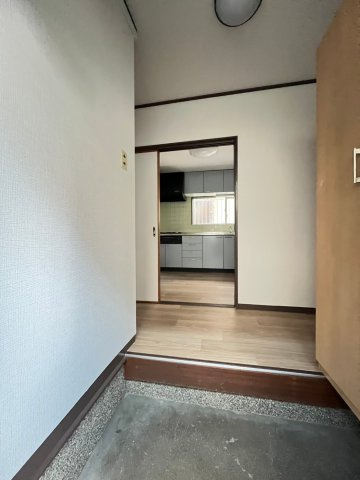 高丸７丁目戸建の玄関