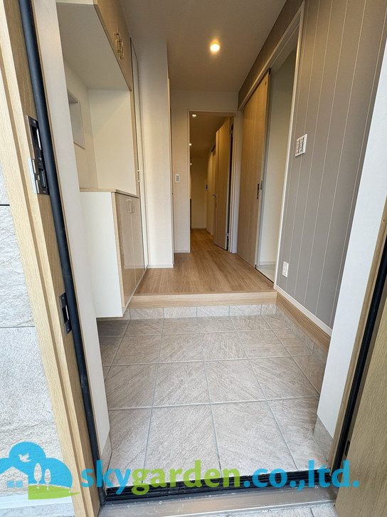 藤沢市遠藤2期　新築戸建　全1棟1号棟の玄関|ゆったりとした玄関です