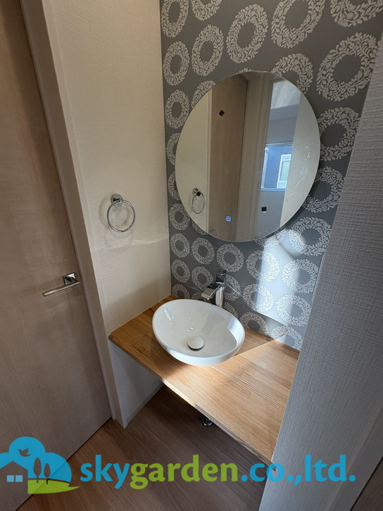 藤沢市遠藤2期　新築戸建　全1棟1号棟の独立洗面台|独立洗面台、小物を置くことができて便利です