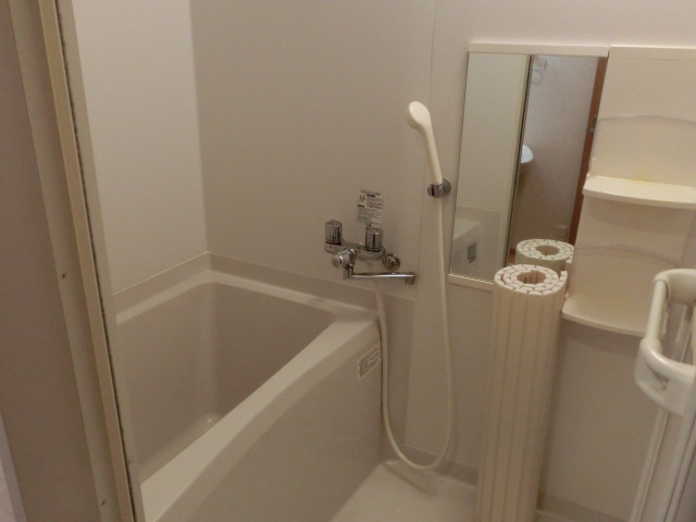 アイヴォリーの浴室