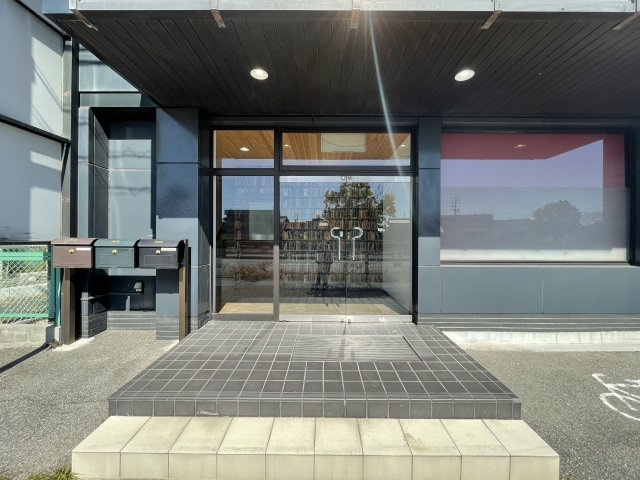 豊和ビルのエントランス