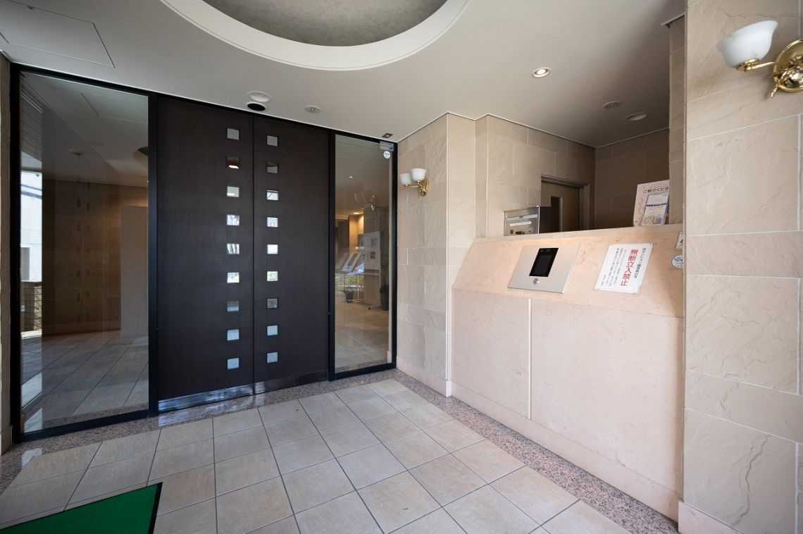 サーパス阿佐ヶ谷中杉通りのエントランス