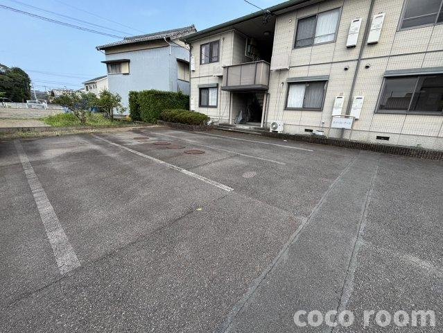 ルイースト・アークの駐車場