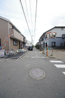【前面道路含む現地写真】