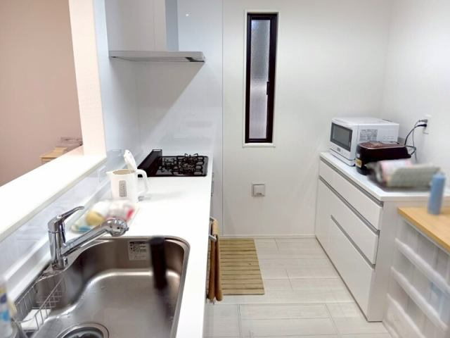 高知市竹島町　中古一戸建て（築浅）のキッチン|キッチンでお料理をお楽しみください