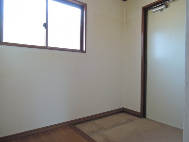 ハイツニシタニの玄関