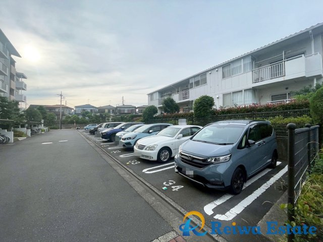ライトタウン茅ヶ崎　1号棟の駐車場