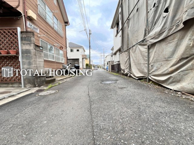 【前面道路含む現地写真】 | 狛江市駒井町1丁目　建築条件付売地　全1区画