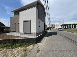 【前面道路含む現地写真】