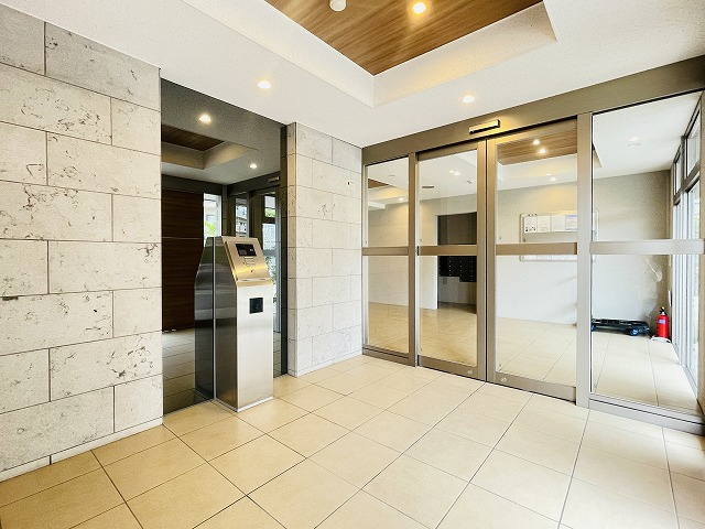 【エントランス】 | ベルヴィ香椎六番館