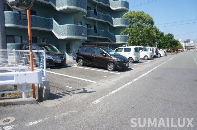 コスモスビルⅡの駐車場