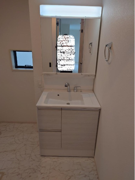 堺市中区毛穴町新築戸建ての独立洗面台