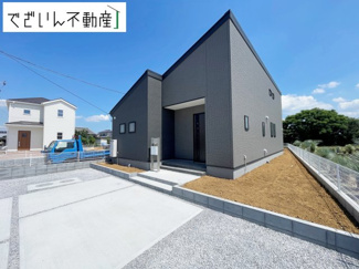 【外観】 | ≪8号棟≫流行に左右されず、将来にわたって価値が継続する「上質」な佇まい。おしゃれな雰囲気や自然の潤い、親しみやすさといった個性を、街に新たな価値をもたらし続けます。
現地(2025年7月撮影)