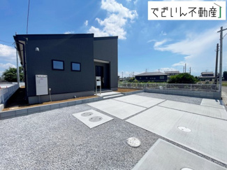 【外観】 | ≪8号棟≫ずっと太陽を感じる事ができるのは、遮るものが視界に無いから。彼方に広がる風景が絵画のように広がります。
現地(2025年7月撮影)