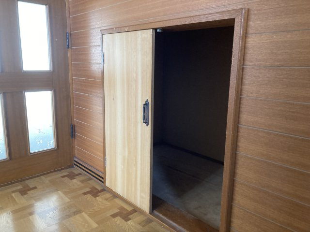 【商談中】網走市駒場北4丁目戸建の収納|階段下収納