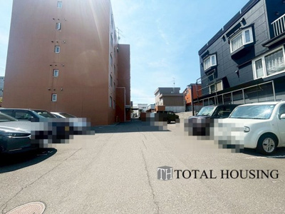 【駐車場】 | ロピア西町 | 平面駐車場です。
駐輪場もあります♪