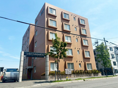 【外観】 | ロピア西町 | 流行に左右されず、将来にわたって価値が継続する「上質」な佇まい。おしゃれな雰囲気や自然の潤い、親しみやすさといった暮らしを豊かにしてくれる住空間です。