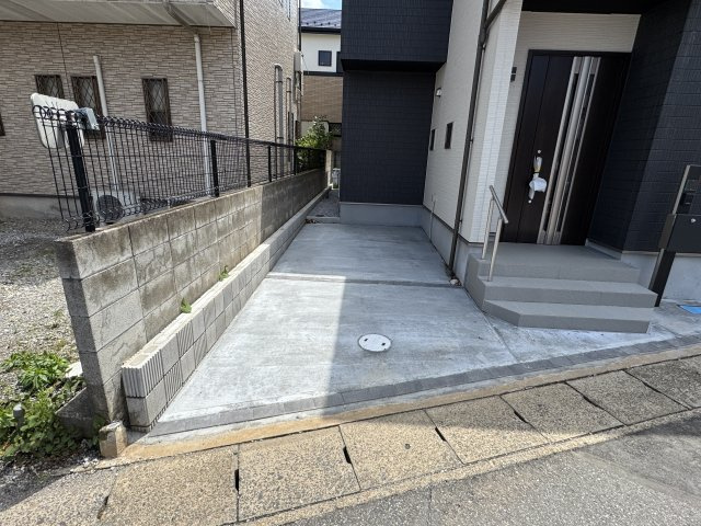 柏市若葉町新築戸建【柏第三小学校：2分】の駐車場|駐車スペース完備！