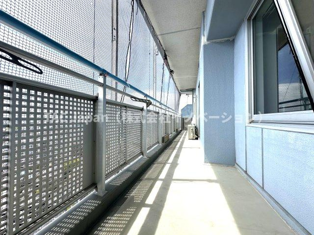 東急ドエル・スカイマークタワー川口のバルコニー|空と風を身近に感じられる開放的なバルコニーで、心も体もリフレッシュできる心地よいひとときを。