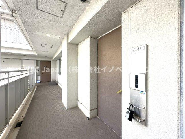 東急ドエル・スカイマークタワー川口のエントランス|上質感漂うエントランスが、家族の帰宅をやさしく迎え、日常をちょっと特別に彩ります。