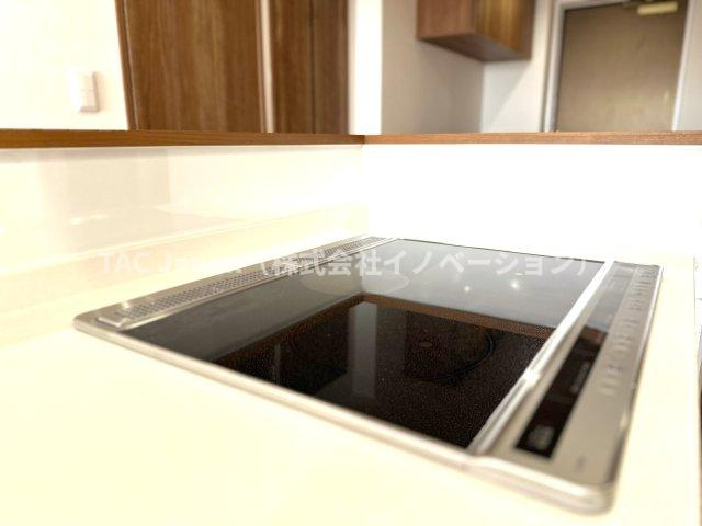 東急ドエル・スカイマークタワー川口のキッチン|家族の会話が自然と生まれる、ゆとりある安心設計の広々キッチンが毎日をもっと楽しく。