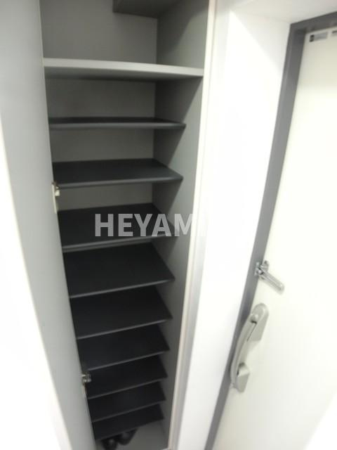 ティーズ・ヴィラの収納|同間取りの別号室の写真です。