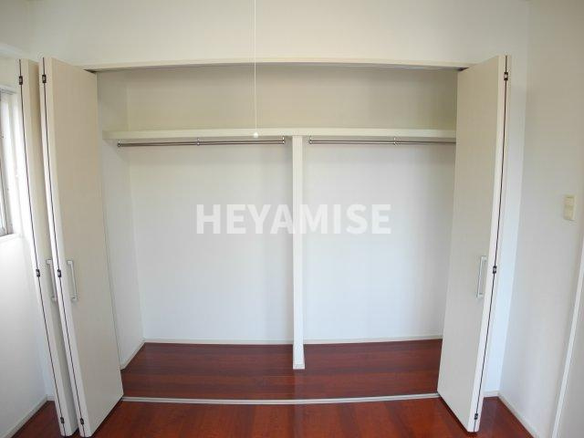 ティーズ・ヴィラの収納|同間取りの別号室の写真です。