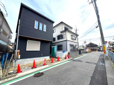 【前面道路含む現地写真】 | madre court丈六 | 6月完成予定となっております。（2025年5月12日撮影）
