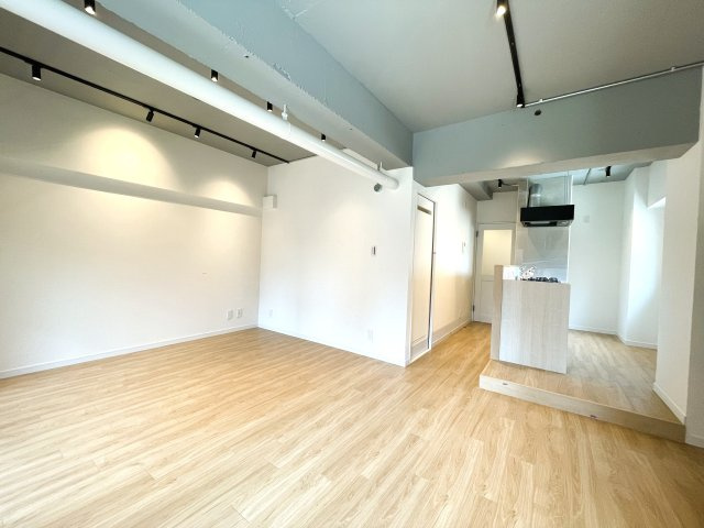 財形丸の内マンションの居間・リビング|ゆったりとしたリビングです