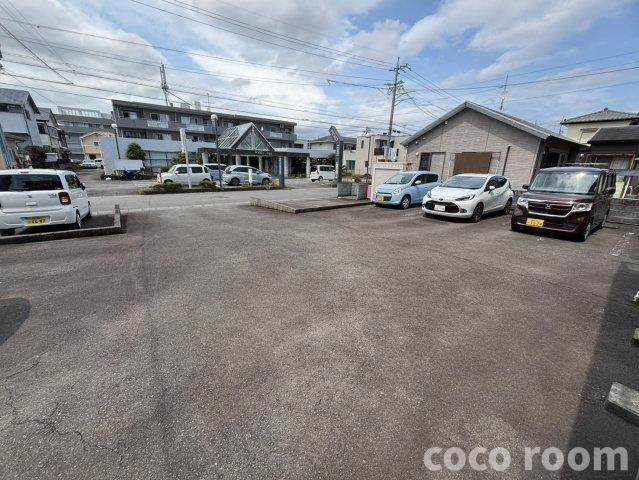 グリーンパレスの駐車場