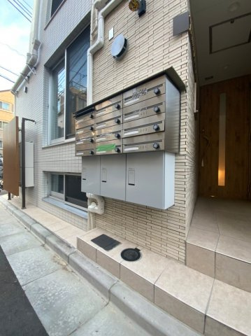 RE東高円寺のその他共用部分|宅配ボックスありのでネットのお買い物も便利☆