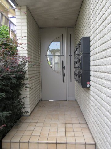 グラティア浦和のエントランス