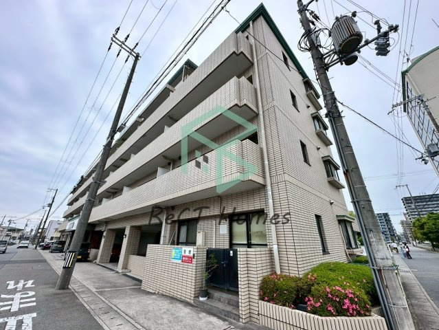 イーストアベニューの外観