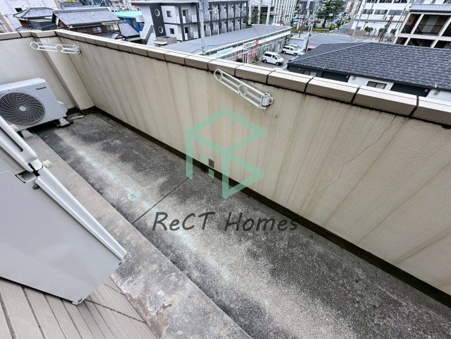 イーストアベニューのバルコニー