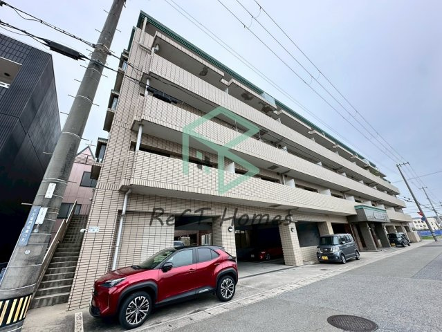 イーストアベニューの外観