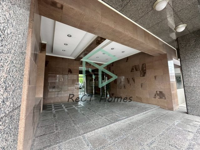 イーストアベニューのエントランス