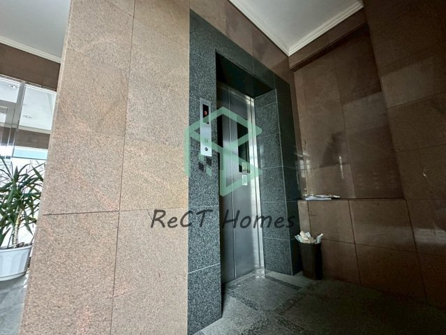 イーストアベニューのエントランス