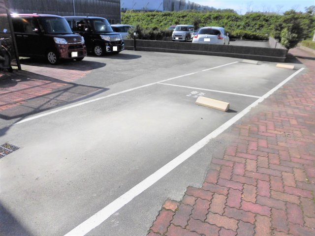 サンビレッジ築捨の駐車場