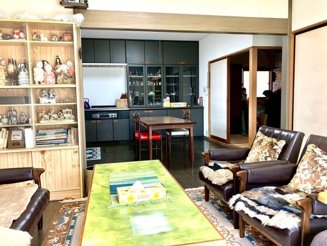 坂出市旭町　ミサワホーム施工平屋戸建　敷地面積約９４坪の居間・リビング