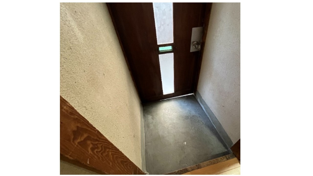 神戸市長田区宮丘町2丁目　一棟アパートの玄関