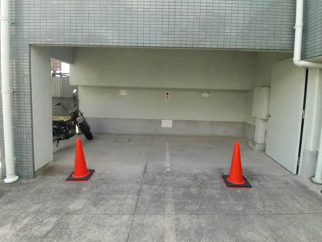 メゾンフレールの駐車場