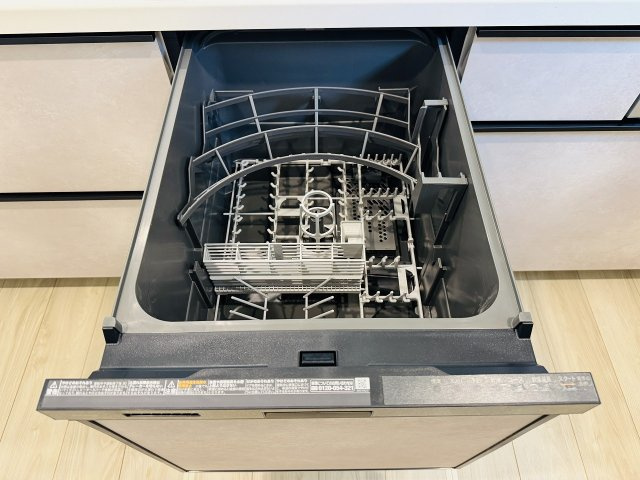 八王子市　台町　新築一戸建て　２４ー２期のキッチン|～食洗機付き　食事後の食器洗いはお任せ、家族でゆっくりとくつろげます～