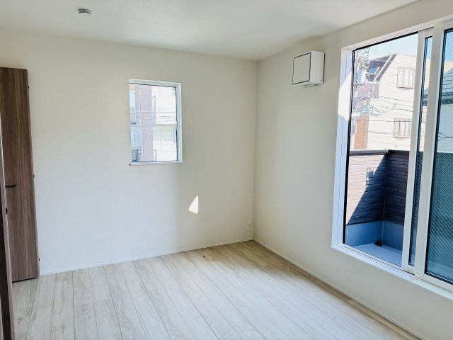 八王子市　台町　新築一戸建て　２４ー２期の寝室|～2階7.0帖の主寝室　ベッドなど大型家具のレイアウトもしやすい広さです～