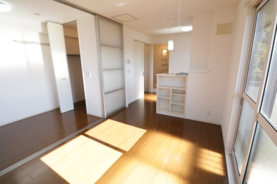 【居間・リビング】 | ロイヤルガーデン砺波Ⅱ　Ｂ